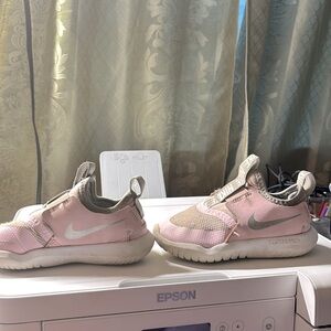 Little girls, Nike shoes